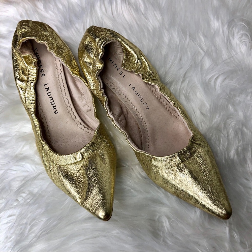 CHINESE LAUNDRY Pointy Gold Kitten Heels
